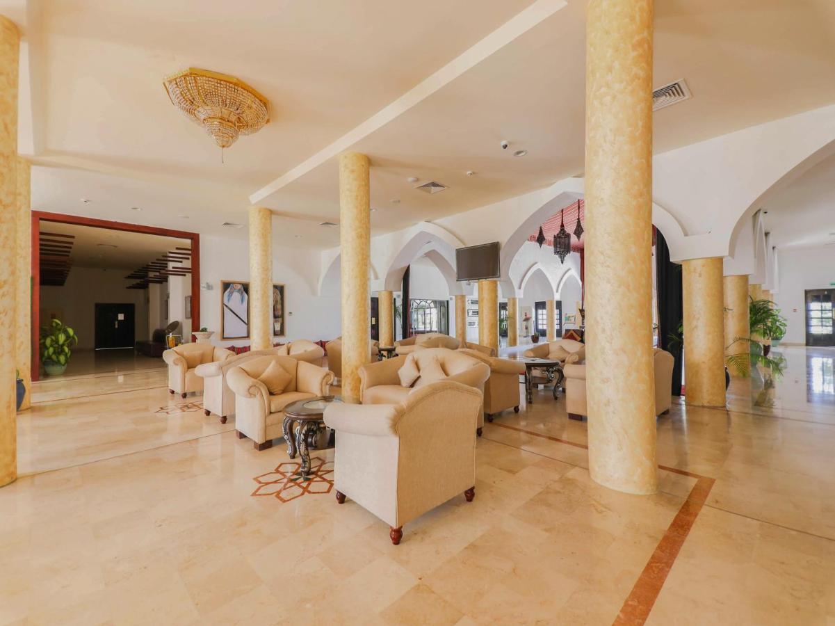 Capital O133 Al Sawadi Beach Resort & Spa Barka Exterior photo
