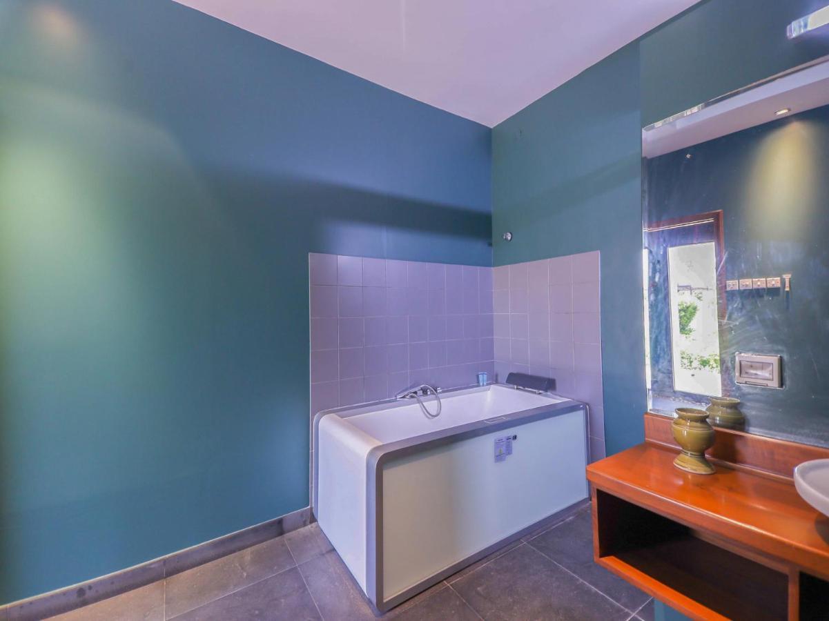 Capital O133 Al Sawadi Beach Resort & Spa Barka Exterior photo