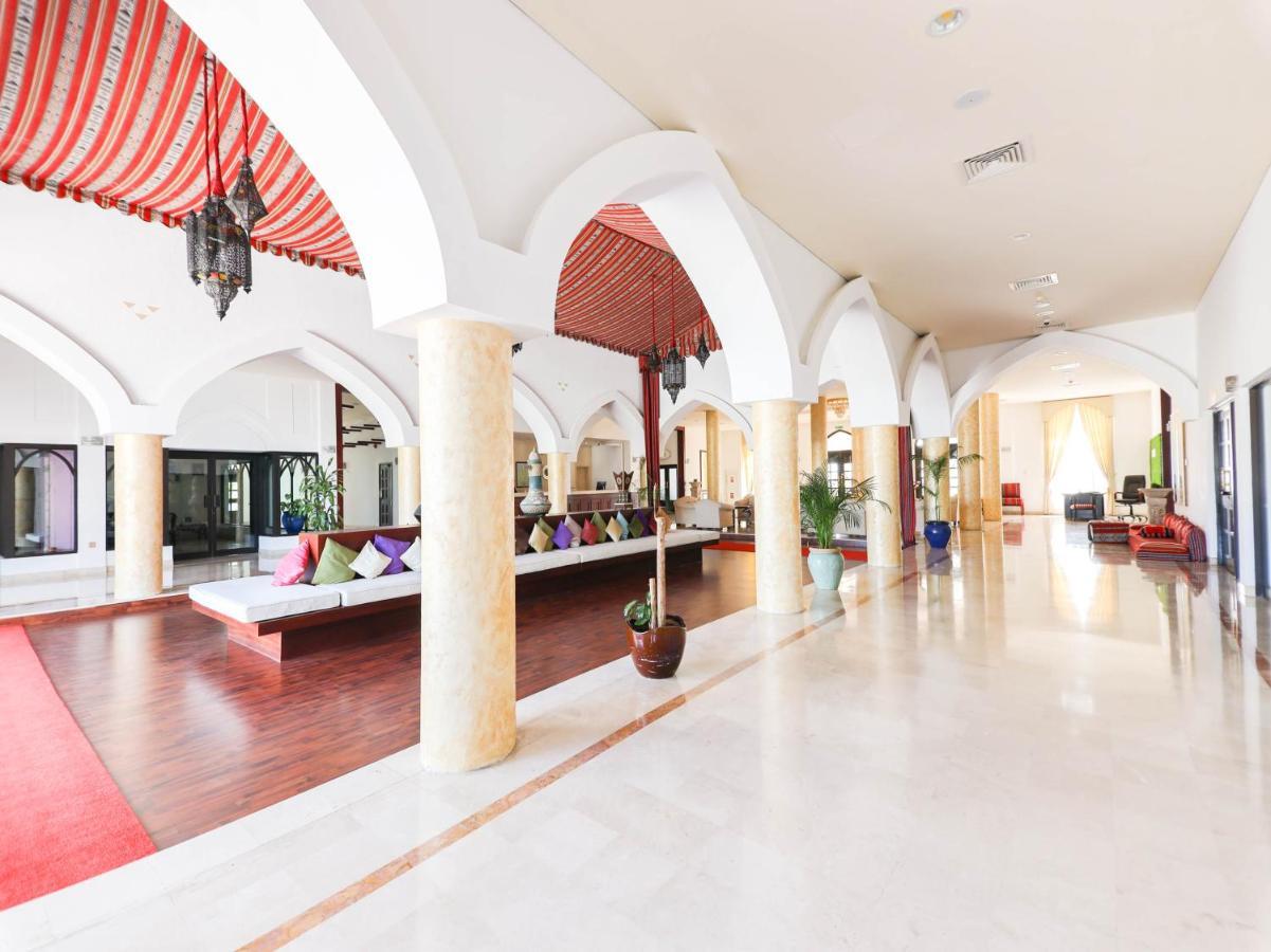 Capital O133 Al Sawadi Beach Resort & Spa Barka Exterior photo