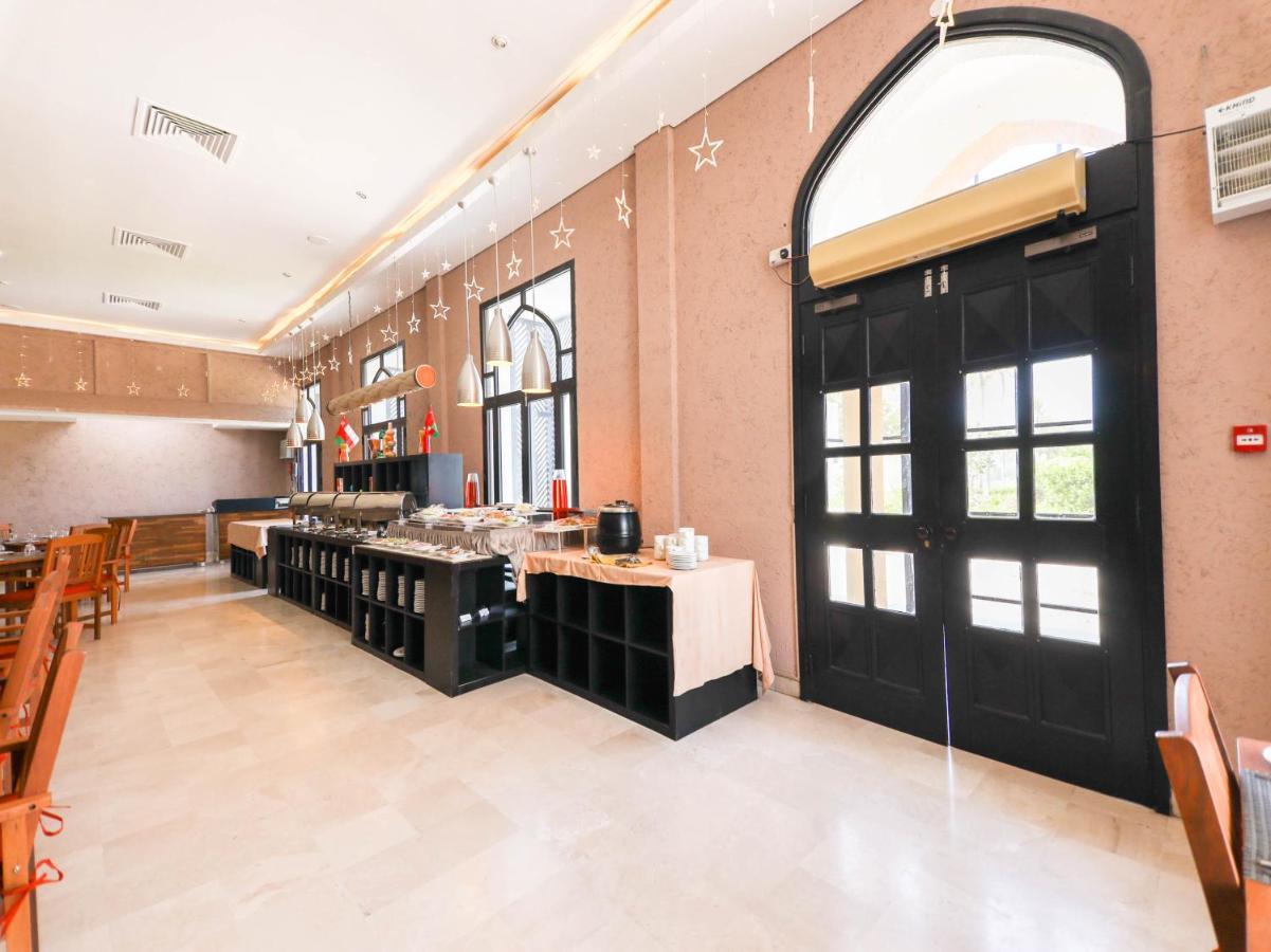 Capital O133 Al Sawadi Beach Resort & Spa Barka Exterior photo