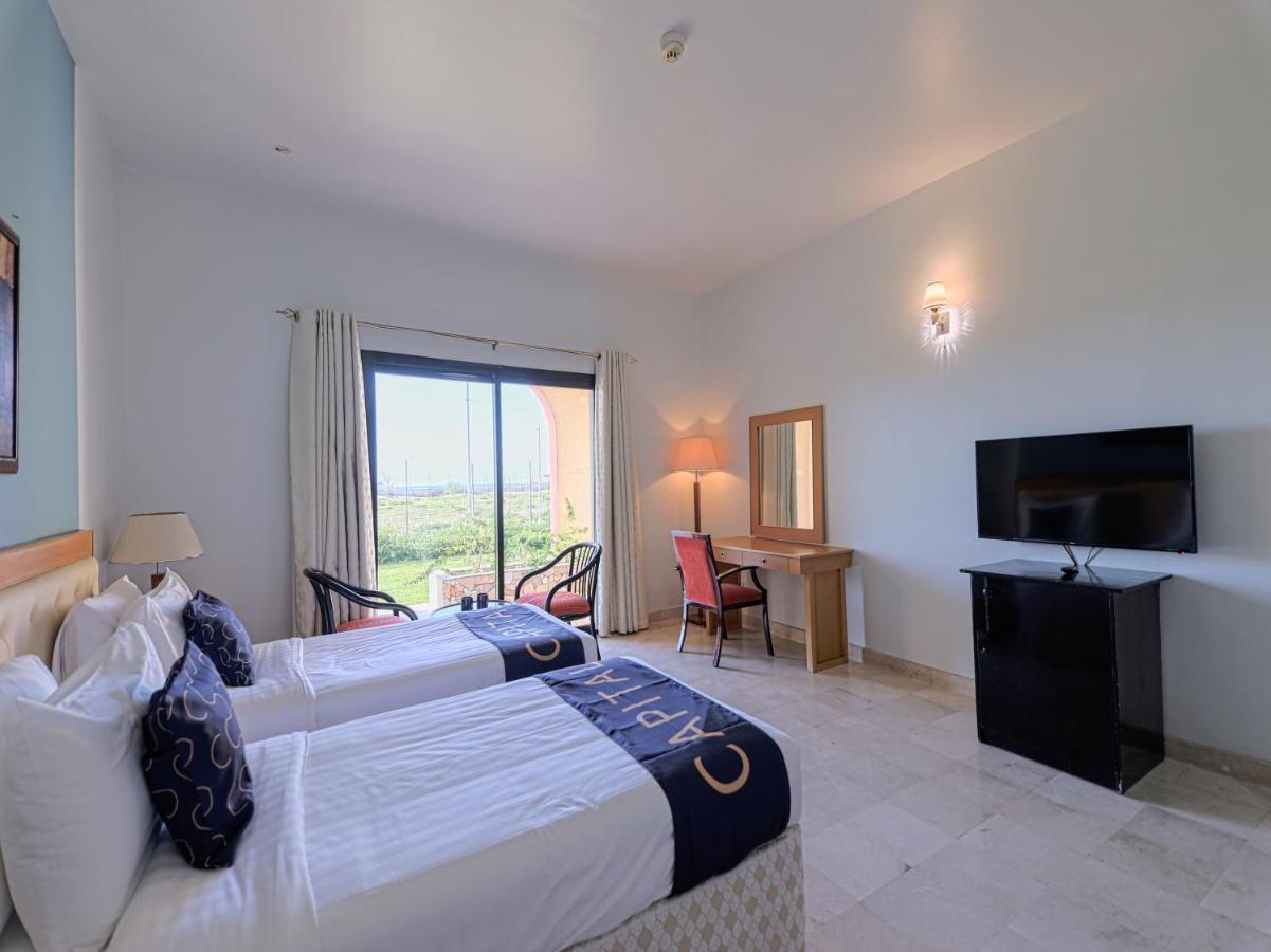 Capital O133 Al Sawadi Beach Resort & Spa Barka Exterior photo