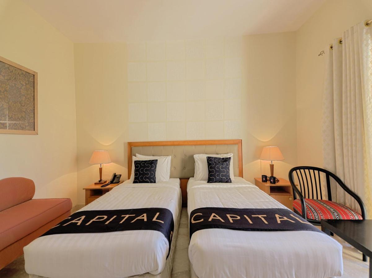Capital O133 Al Sawadi Beach Resort & Spa Barka Exterior photo