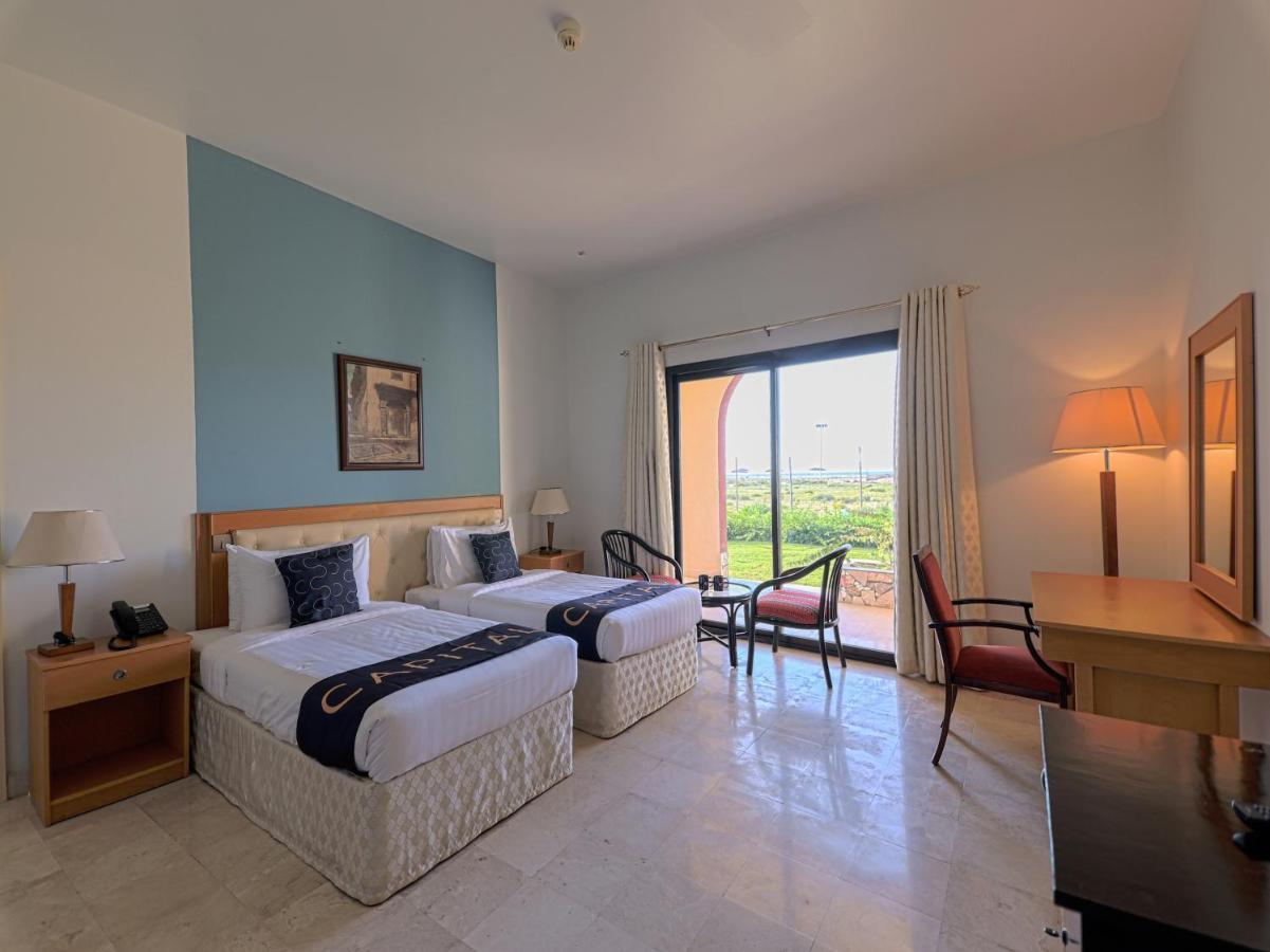 Capital O133 Al Sawadi Beach Resort & Spa Barka Exterior photo