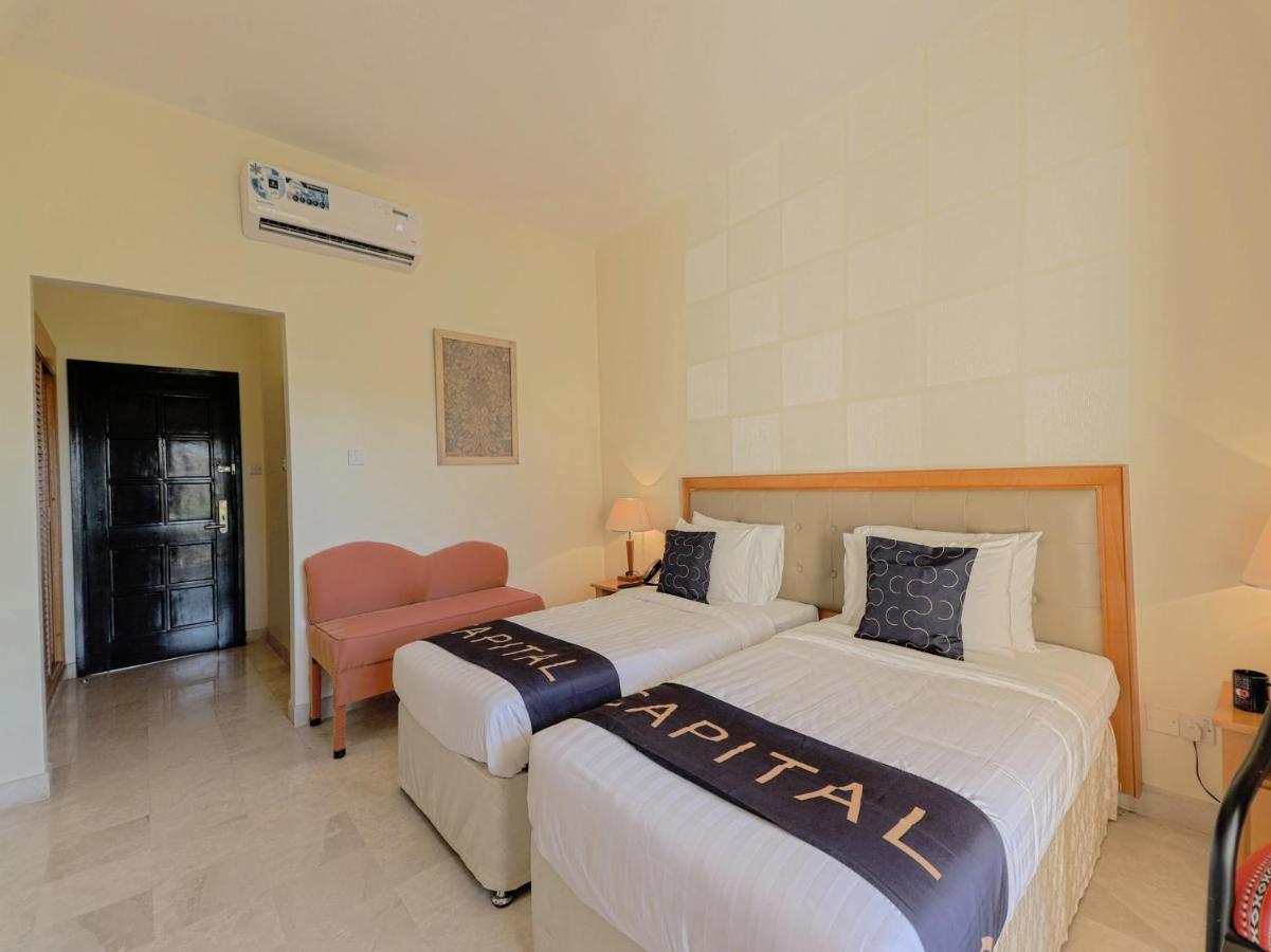 Capital O133 Al Sawadi Beach Resort & Spa Barka Exterior photo