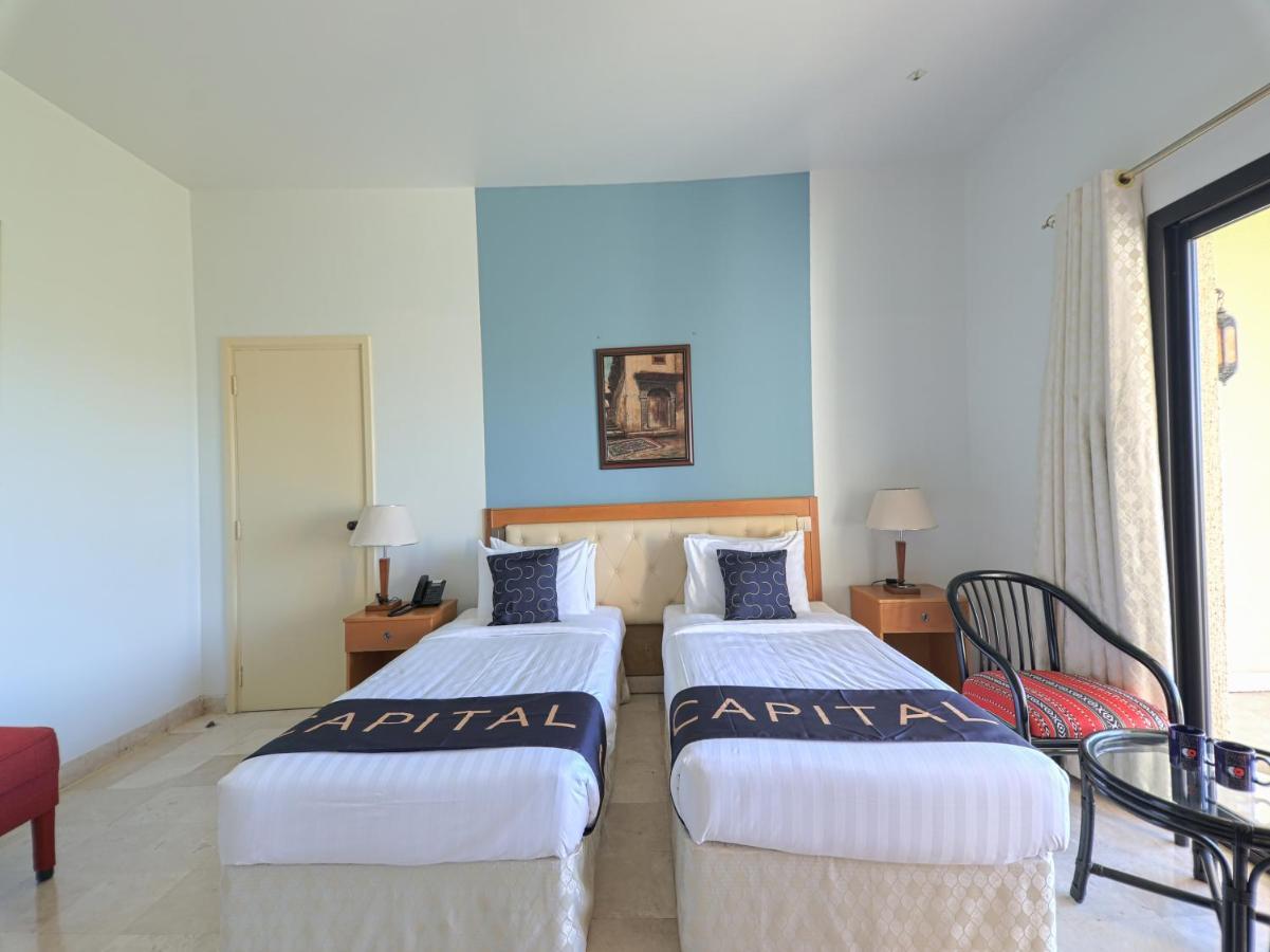 Capital O133 Al Sawadi Beach Resort & Spa Barka Exterior photo